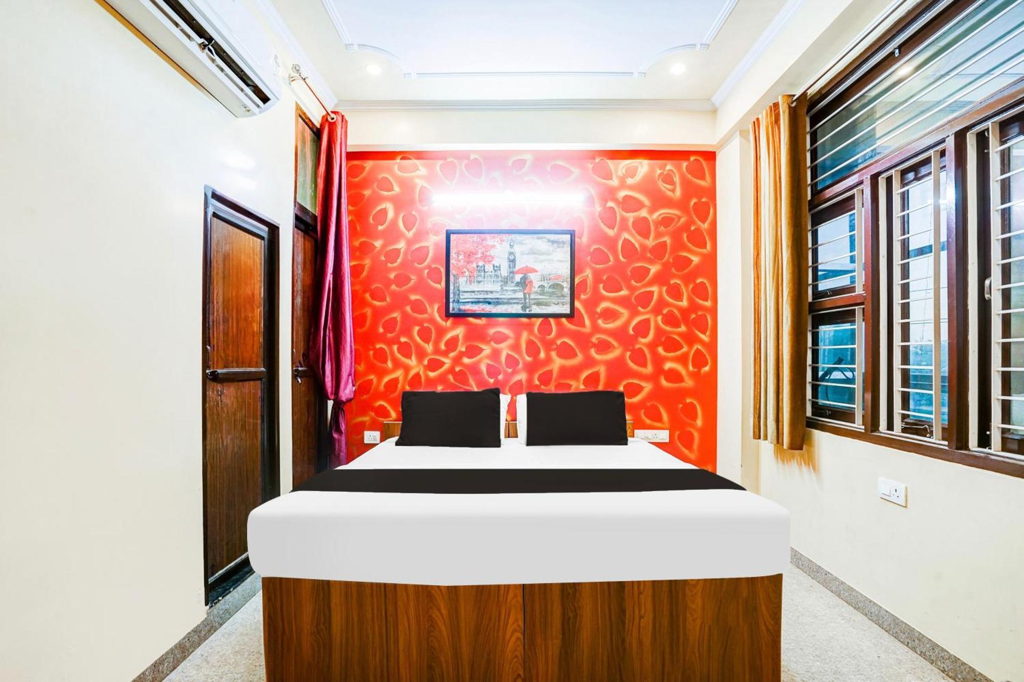 O R Square Hotel 4*